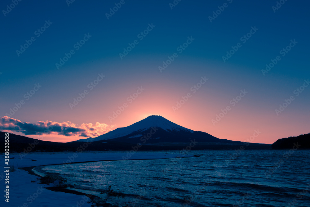 山中湖からの富士山の夕暮れ
