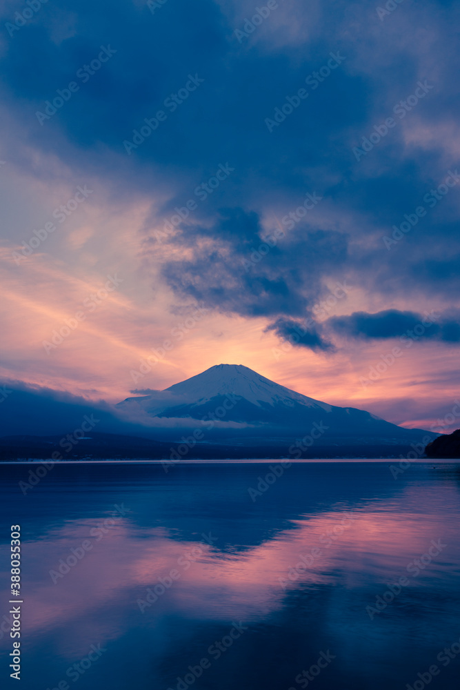 山中湖からの富士山の夕暮れ
