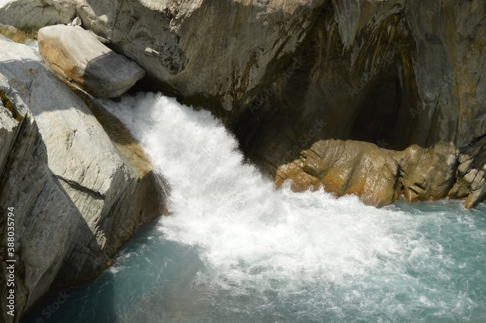 Φωτογραφία Hiking in the stunning gorge of the Taroko National Park in Taiwan
