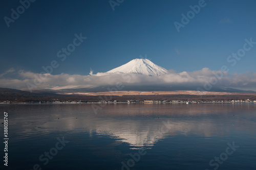 山中湖からの富士山 © Paylessimages