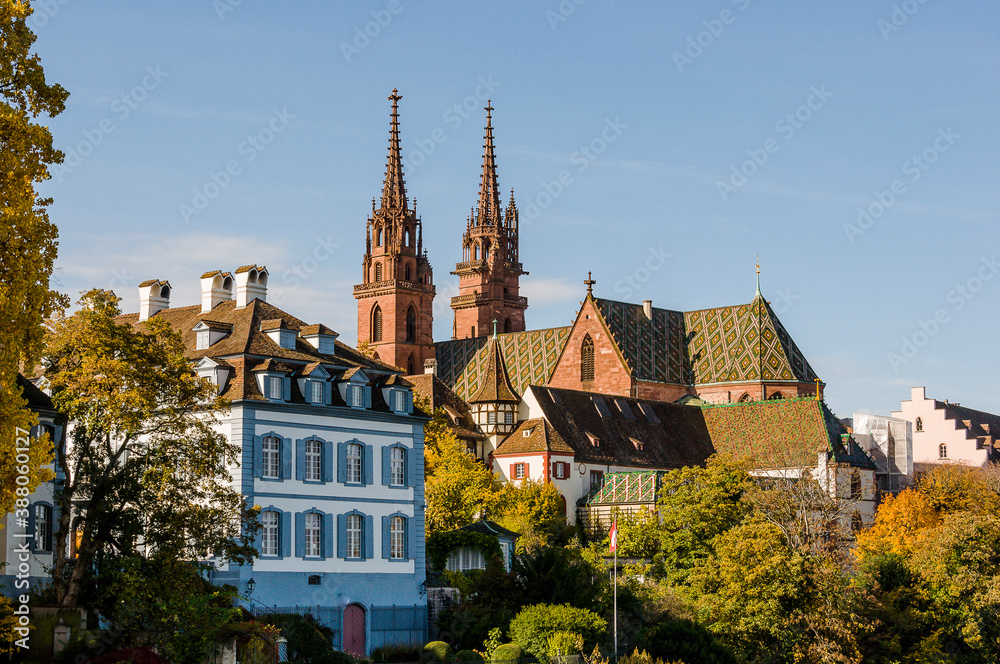Fototapeta premium Basel, Münster, Altstadt, Pfalz, Rhein, Grossbasel, Kirche, Altstadthäuser, Herbst, Herbstmesse, Riesenrad, Basel-Stadt, Schweiz