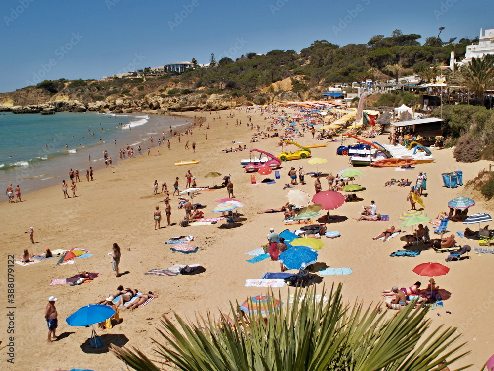Obraz premium Albufeira beach in the summer season, Algarve - Portugal