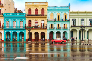 Keuken achterwand Havana Rode oldtimer bij regen in Havana  © Michael Barkmann