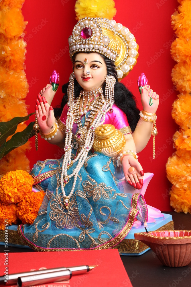 Fototapeta premium Idol worshipping of Hindu Goddess Lakshmi - Lakshmi Puja is a Hindu religious festival