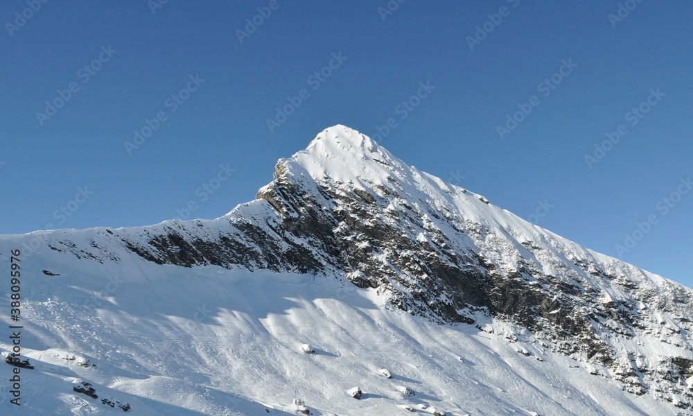 Obraz premium Snow covered mountains in France