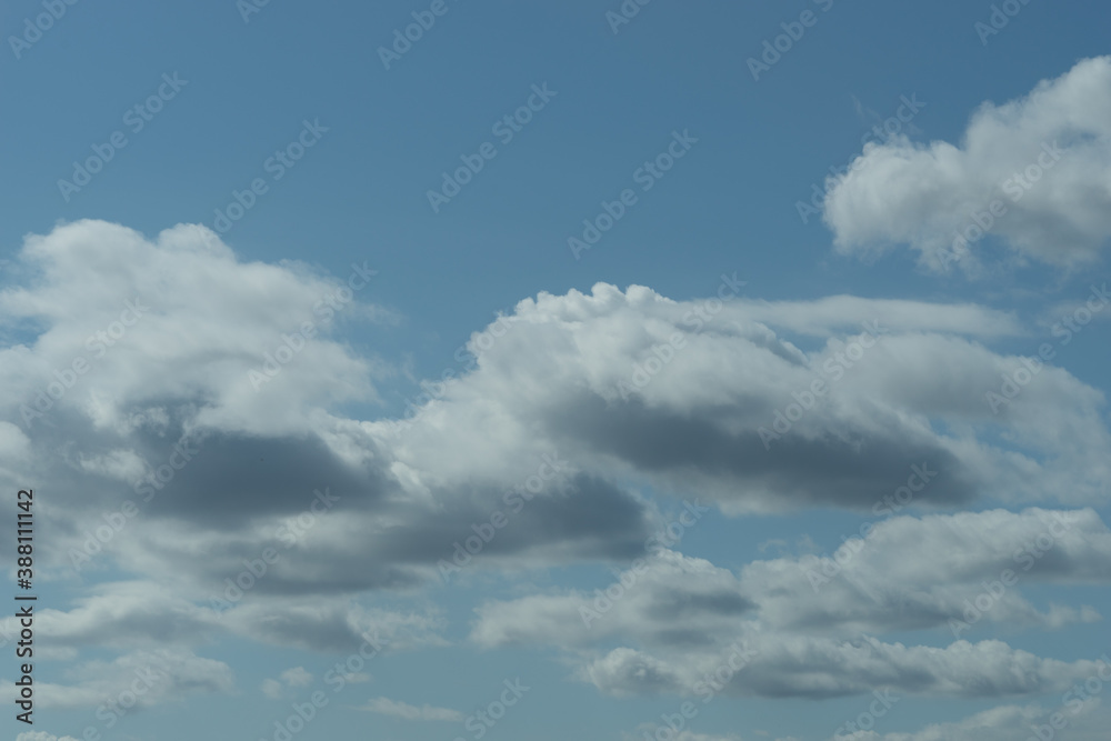 Obraz premium Background of a cloudy blue sky