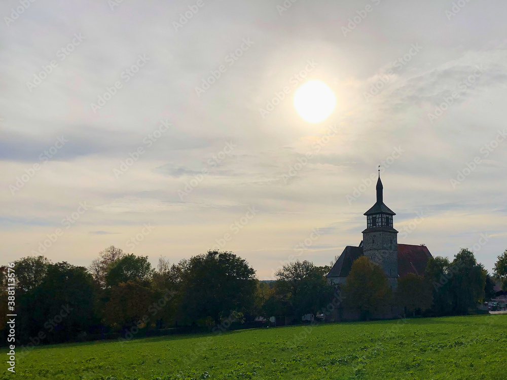 Obraz premium Romantic landscape on a bright day