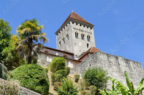 Les remparts et le clocher de l’église Saint-André de Sauveterre-de-Béarn