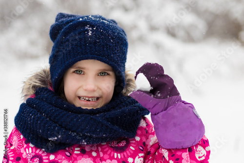 Portrait of little girl outdoor in winter