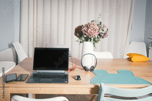 Foto Interior home scene of home working on a family home with laptop and everything
