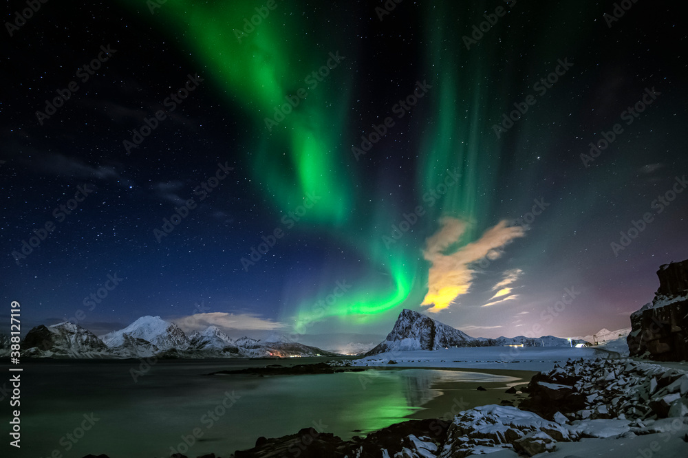It is often said that the northern parts of Norway is the best places in the world to see the northern light. In Lofoten you can chase the northern lights from end of August untill mid April. It is often said that the northern parts of Norway is the best places in the world to see the northern light. In Lofoten you can chase the northern lights from end of August untill mid April.
