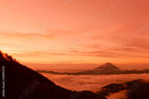 櫛形山からの富士山 © Paylessimages