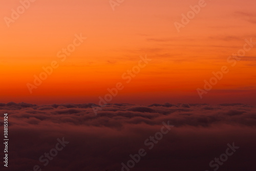 夜明けの雲海 © Paylessimages