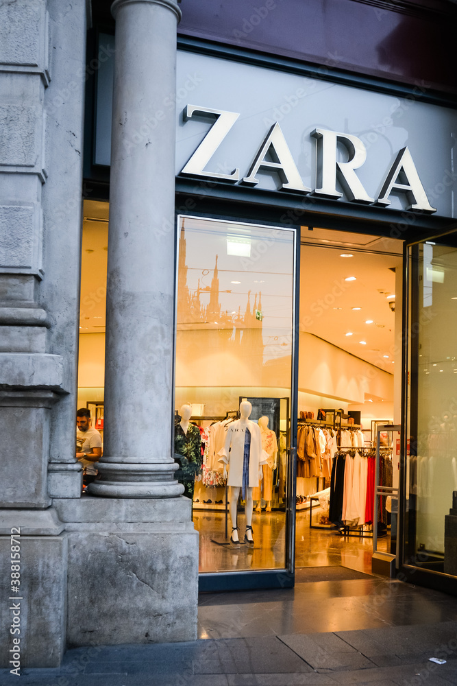 Milan, Italy - September 24, 2017: Zara store in Milan. Fashion week Zara  shopping Stock Photo | Adobe Stock