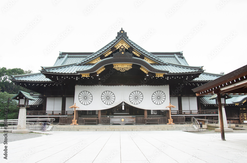 Obraz premium 靖国神社 鳥居 寺社仏閣 市ヶ谷 九段下 飯田橋 招魂社