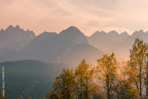 Sawtooth mountains of Idaho in the fall in the evening light. © OLya_L