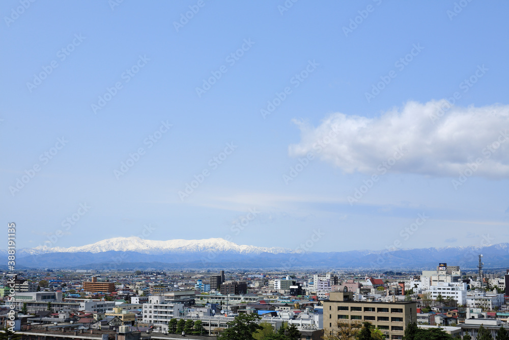 会津若松と飯豊連峰