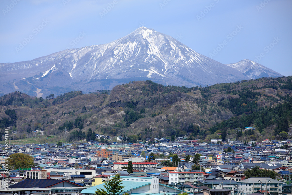 Obraz premium 会津若松と磐梯山