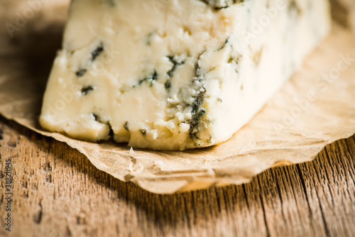 Bild auf Leinwand Tasty blue cheese on the rustic background