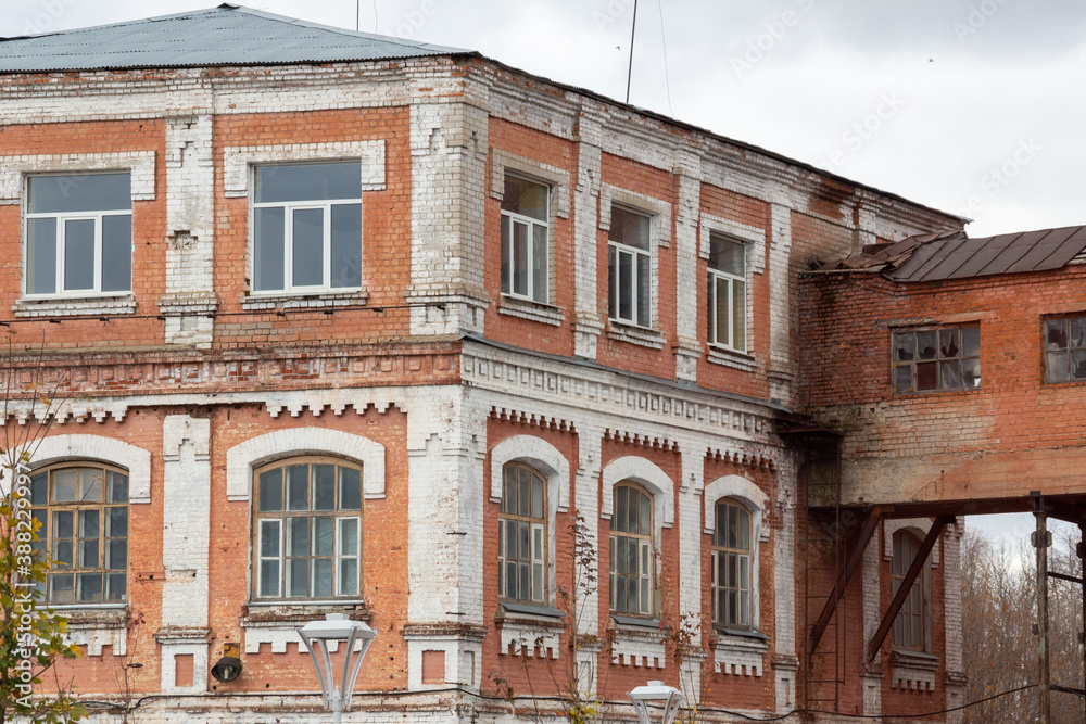 Fototapeta premium old red brick factory building in Shuya in cloudy day