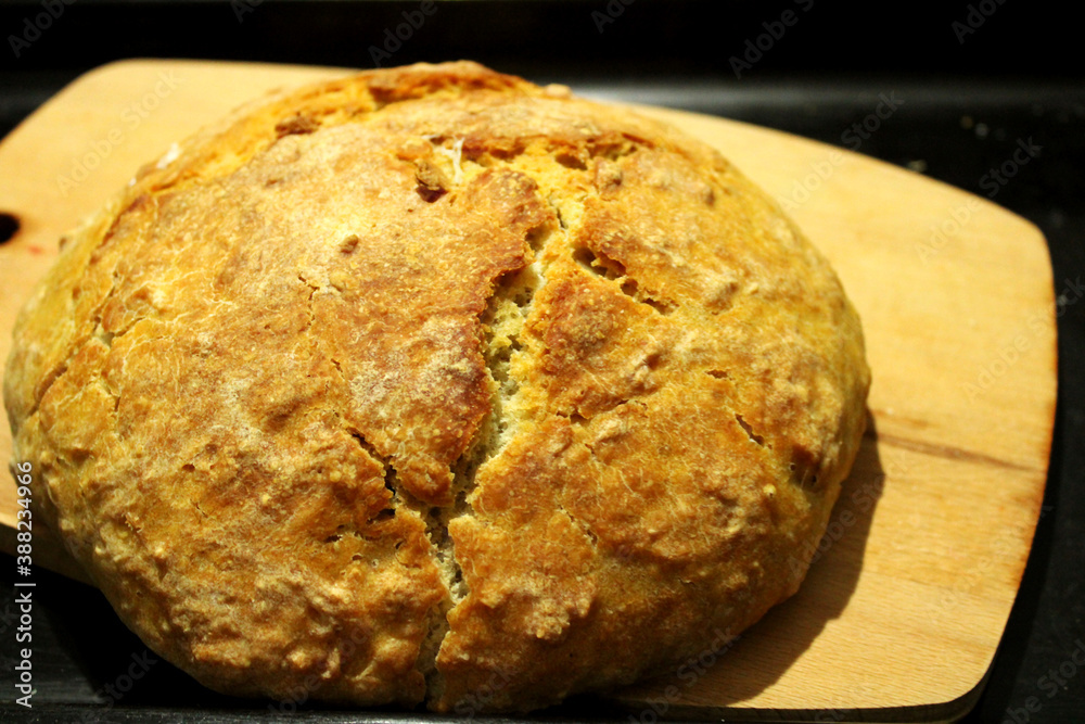 Naklejka premium Whole wheat bread homemade