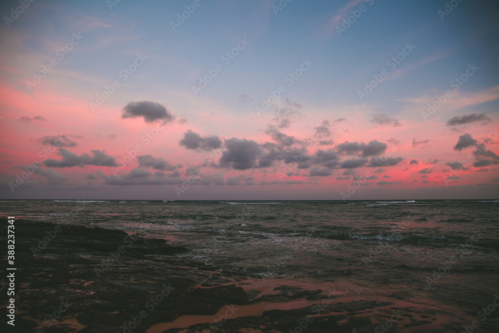 Obraz premium Sunset at Diamond Head Beach Park, Honolulu, Oahu, Hawaii