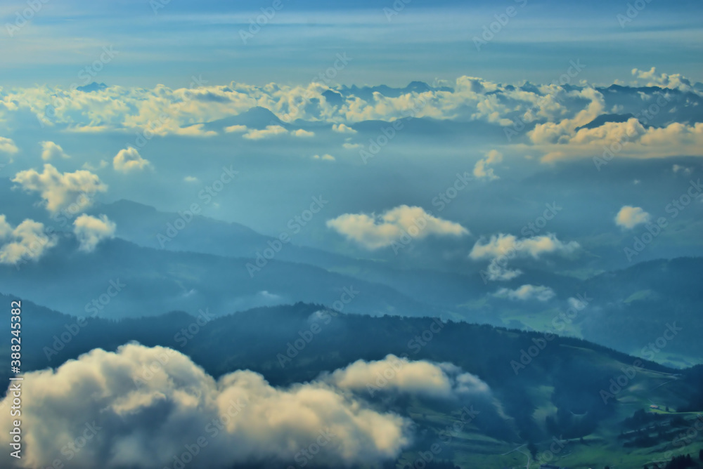 Flug über den Wolken in Oesterreich 12.9.2020