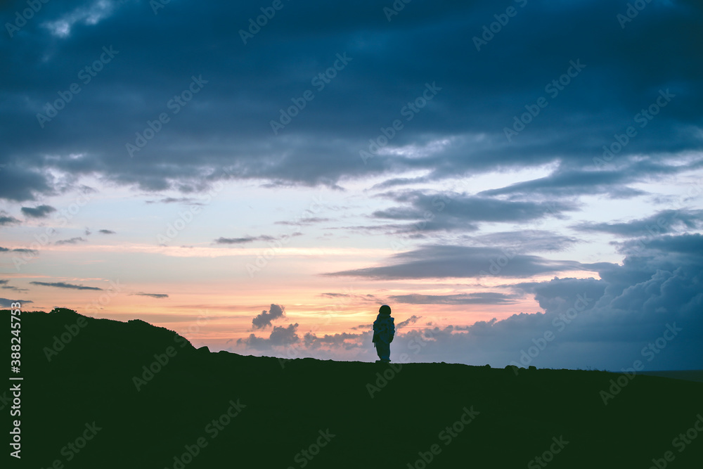 Fototapeta premium Sunset at Kaena Point Trail, North Shore, Oahu, Hawaii 
