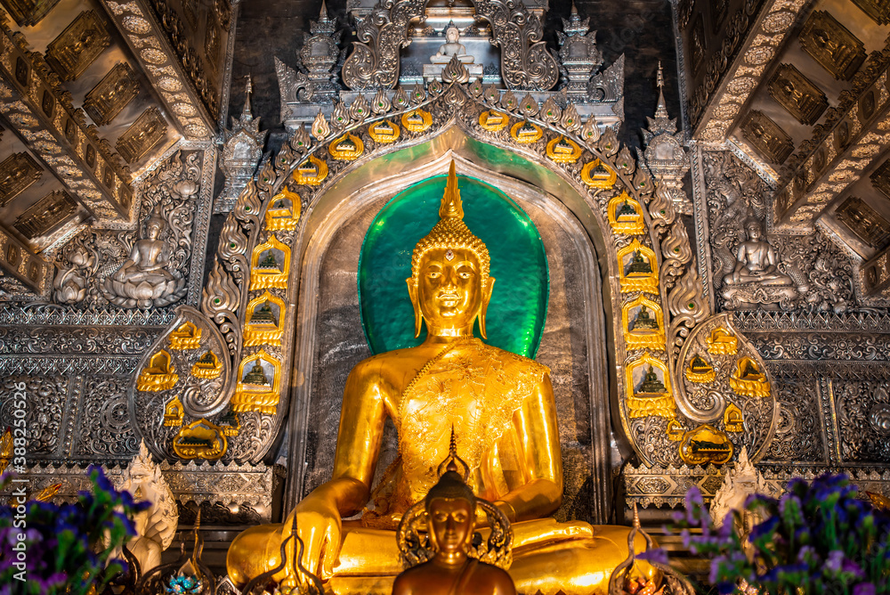 Obraz premium Wat Sri Suphan, Silver monastery in Wat srisuphan, Silver Buddhas in Wat Sri Suphan, the famous Silver Temple in Chiang Mai, Thailand, Silver temple.