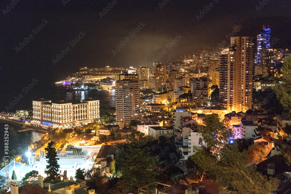 Le quartier de Monte Carlo à Monaco by night