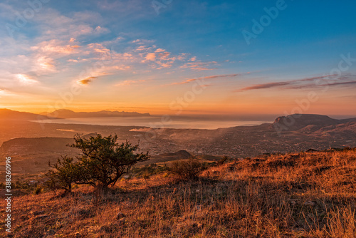 Fotografie Vista panoramica sul golfo di Castellammare al tramonto dalle campagne di Romite