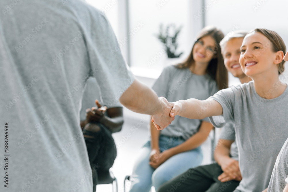 Obraz premium young employees greeting each other with a handshake