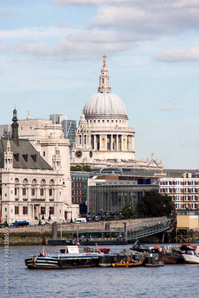 La Catedral de San Pablo o Saint Paul cerca del Rio Tamesis, en la Ciudad de Londres, Pais de Inglaterra, Reino Unido, Gran Bretaá