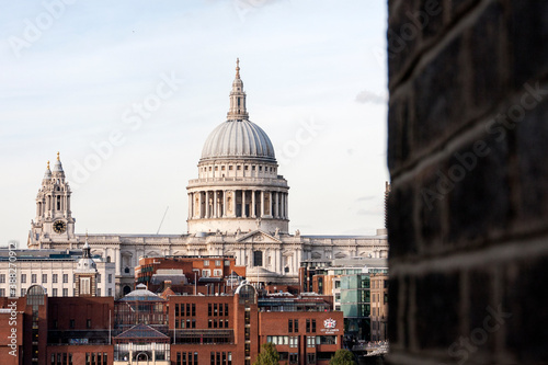 La Catedral de San Pablo o Saint Paul cerca del Rio Tamesis, en la Ciudad de Londres, Pais de Inglaterra, Reino Unido, Gran Bretaá photo