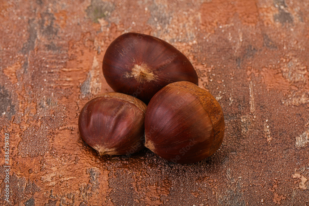 Obraz premium Organic natural sweet Chestnut heap