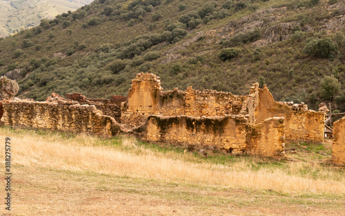 OLD SHEPHERD'S HOUSES ON THE MOUNT IN RUINS