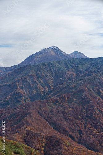 百名山に挑戦 秋の紅葉登山 (日本 - 新潟 - 雨飾山) 
