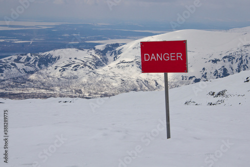 Warning sign of danger before going downhill in ski resort