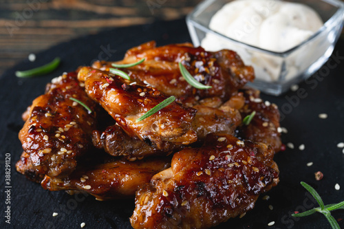 Fried chicken wings with sesame seeds