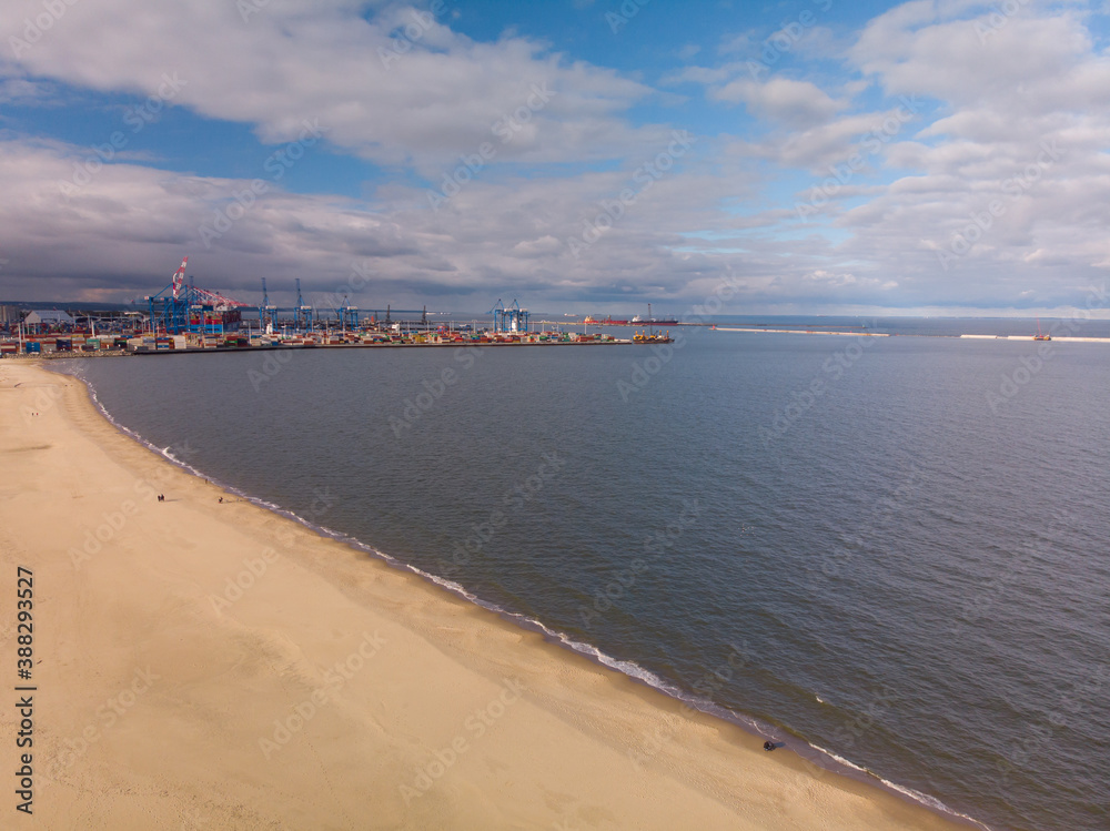 Port w Gdańsku -terminal kontenerowy przy plaży w Stogach/Gdansk harbour- the container terminal near Stogi beach, Pomerania, Poland