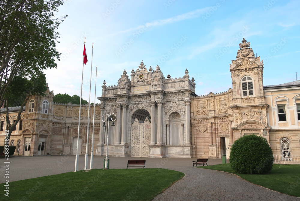 The view of Gate of the Sultan (Saltanat Kapısı) of Dolmabahce Palace. Istanbul, Turkey.