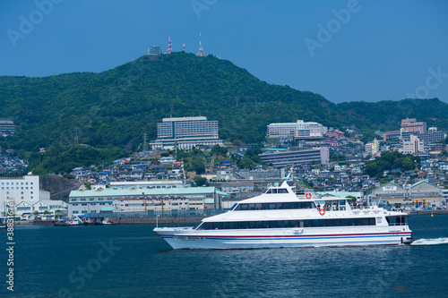 長崎港を出るフェリー © Paylessimages