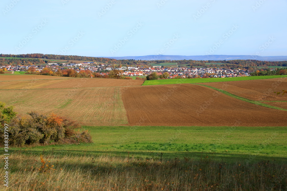 Blick über das Heckengäu auf die Gemeinde Weissach im Landkreis Böblingen
