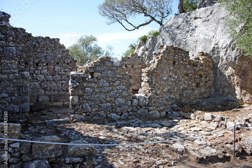 Ruinas de una casa en la ciudad romana de Ocuri cerca de Ubrique, provincia de Cádiz, España photo