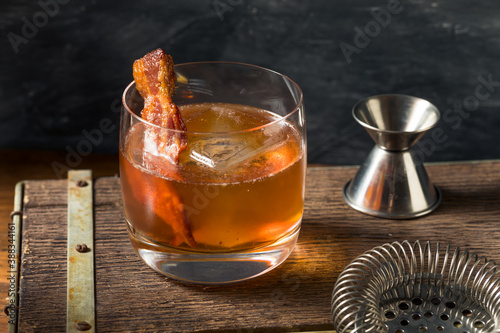 Foto Boozy Maple Bacon Old Fashioned Cocktail