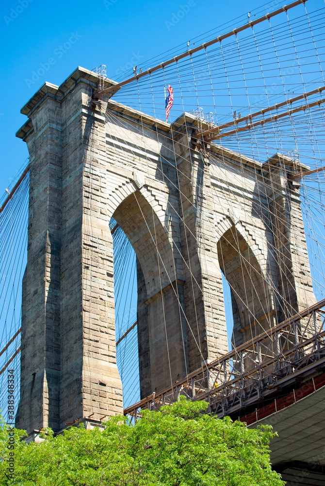 Fototapeta premium View of the pillar of the Bruklinks Bridge - New York