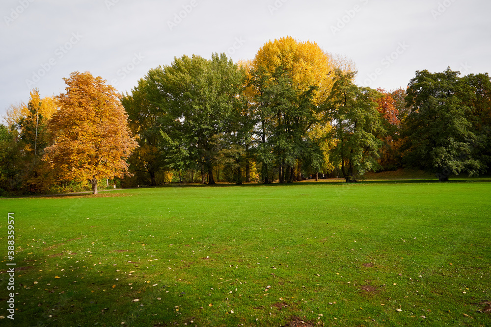 Naklejka premium Park in Fürth, Germany during autumn season