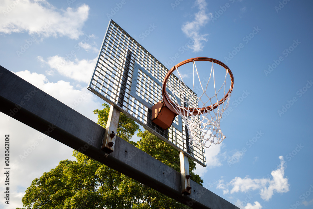 An outdoor basketball net