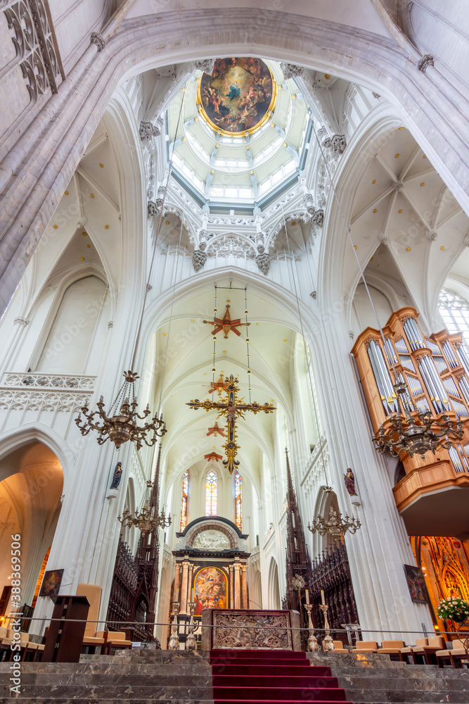Fototapeta premium Cathedral of Our Lady interior, Antwerp, Belgium