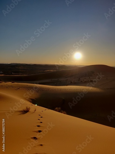 Sonnenuntergang in der Wüste von Marokko